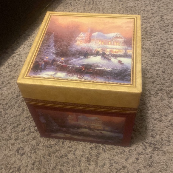 Thomas Kinkade Victorian Christmas stackable boxxes - Picture 5 of 6